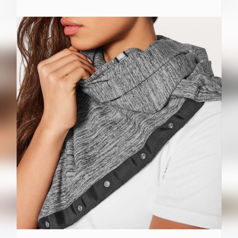 Women's LuluLemon Vinyasa Braided Infinity Black/Grey Wrap Scarf